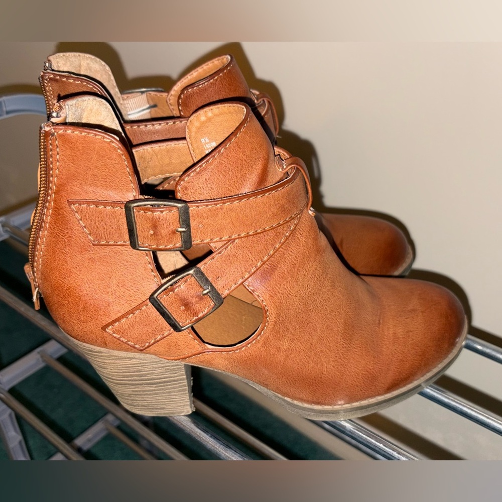 Maurice’s Brianna Brown Ankle Boots size 9.5